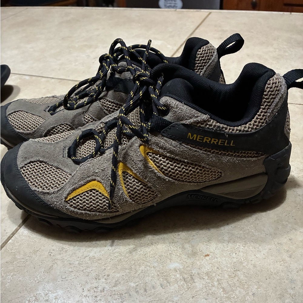 Merrell Accentor 3 low Footwear 9.5 wide 
Great condition